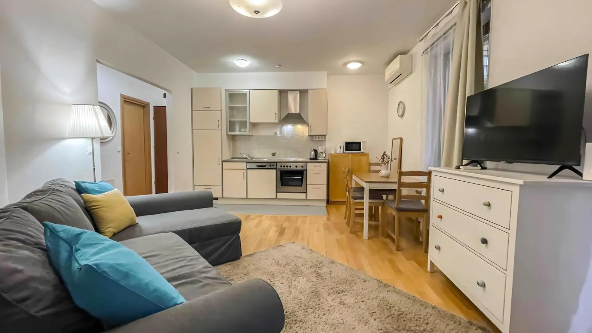 K321 Elitehost Kiraly Central Budapest 0*,  Hungary